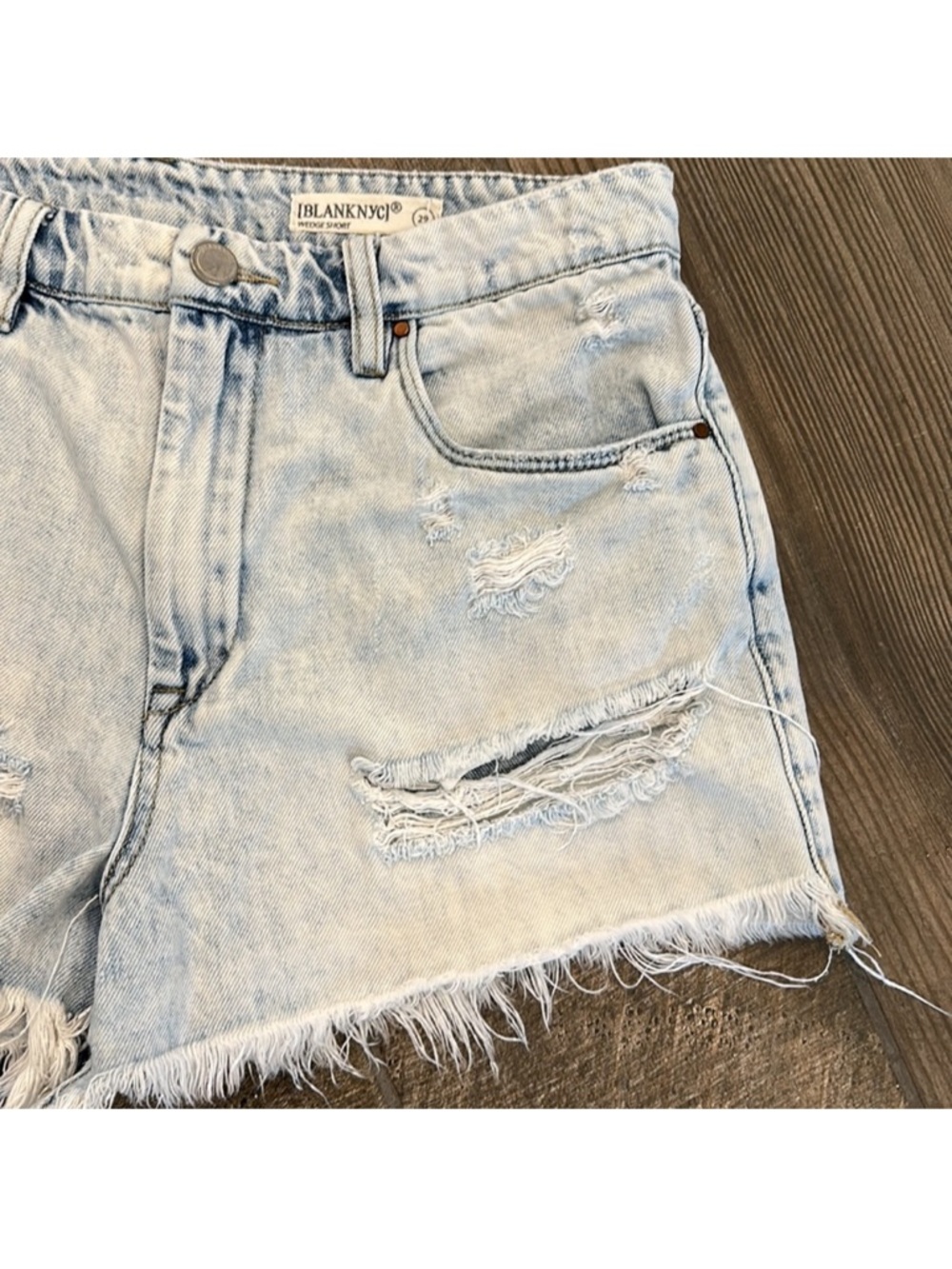 BlankNYC Wedge Distressed Denim Shorts Size 29 High Rise Raw Hem Festival - Picture 6 of 13